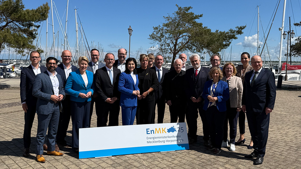 Teilnehmerinnen und Teilnehmer der Energieministerkonferenz in Rostock