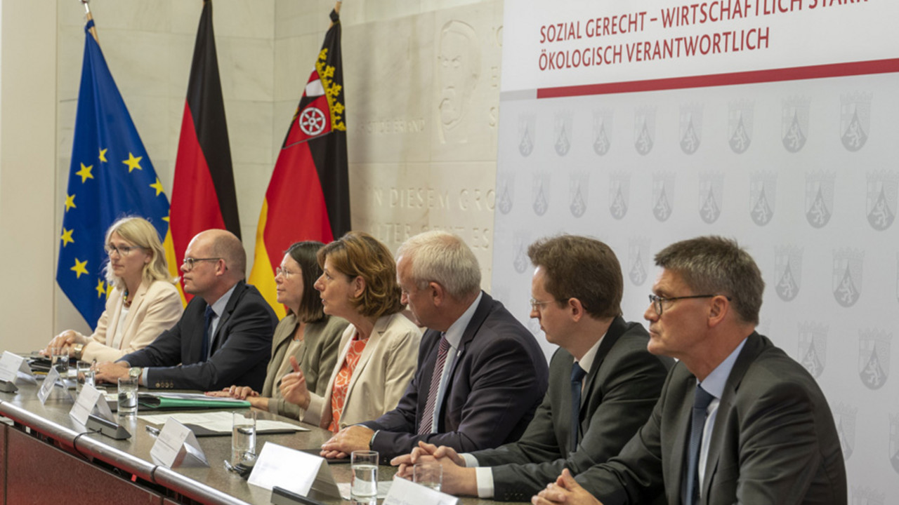 Pressekonferenz zur Unterzeichnung der gemeinsamen Erklärung „Klimaschutz für den Wald – Unser Wald für den Klimaschutz“