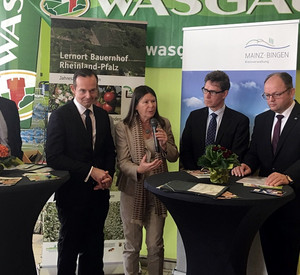 Ernährungsministerin Ulrike Höfken und Wirtschaftsminister Dr. Volker Wissing im Wasgau Frischemarkt in Mommenheim.