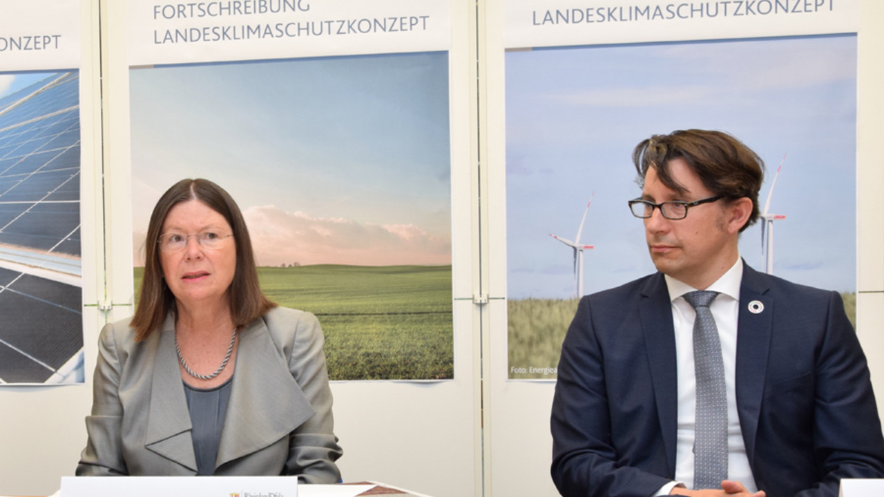 Pressekonferenz mit Umweltministerin Ulrike Höfken