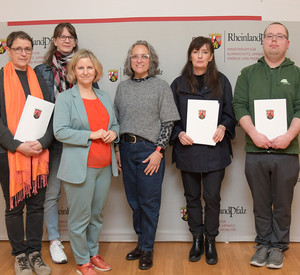 Umweltministerin Katrin Eder mit den Trägerinnen und Trägern des 32. Tierschutzpreises des Landes Rheinland-Pfalz