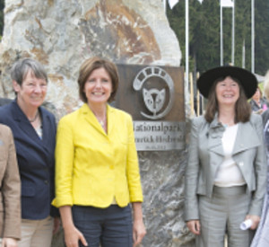 Barbara Hendricks, Malu Dreyer und Ulrike Höfken feiern die Eröffnung des Nationalparks. Foto: ©Voss/Staatskanzlei RLP