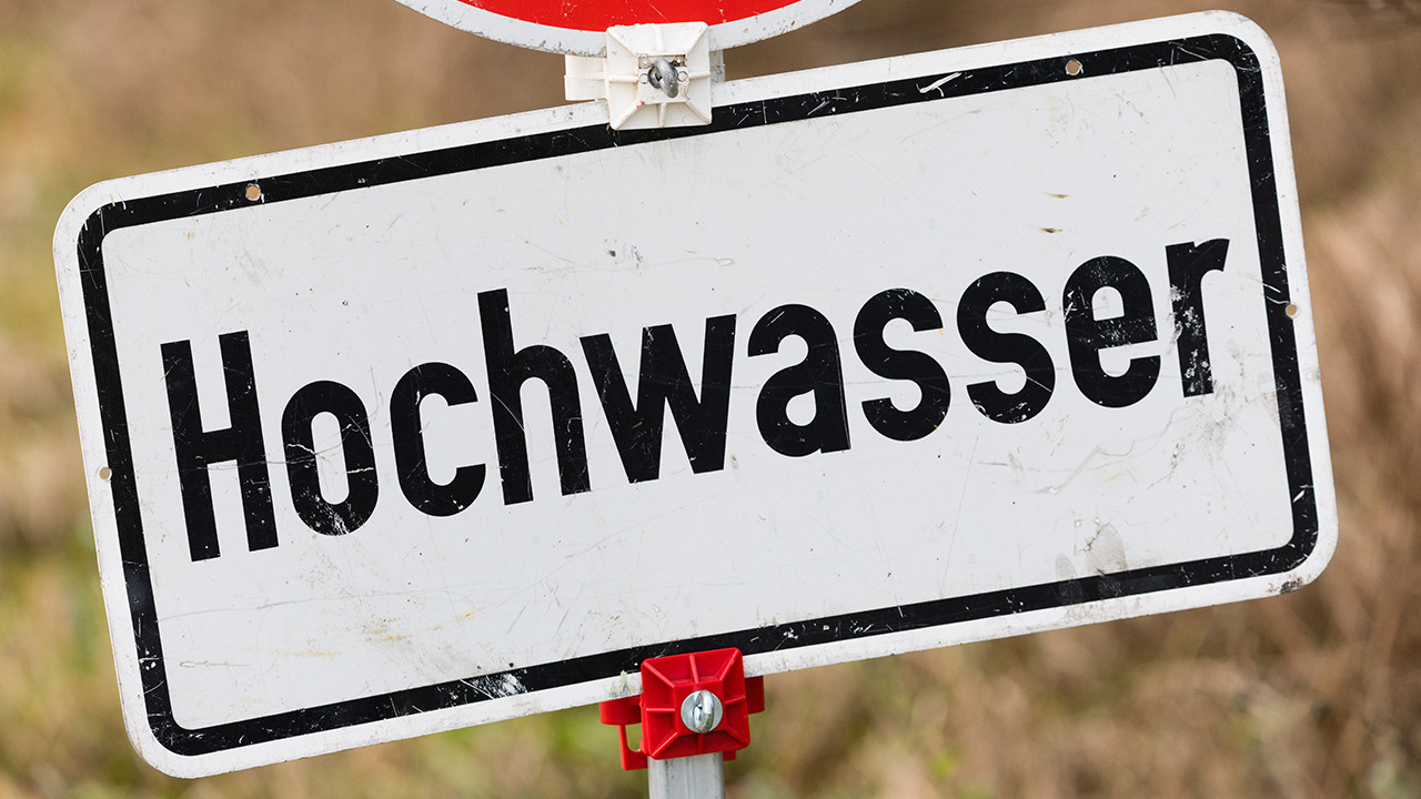 Hochwasser-Hinweisschild