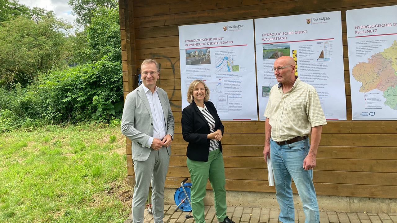 Klimaschutzministerin Katrin Eder, Sinzigs Bürgermeister Andreas Geron und Jürgen Michels von der SGD Nord