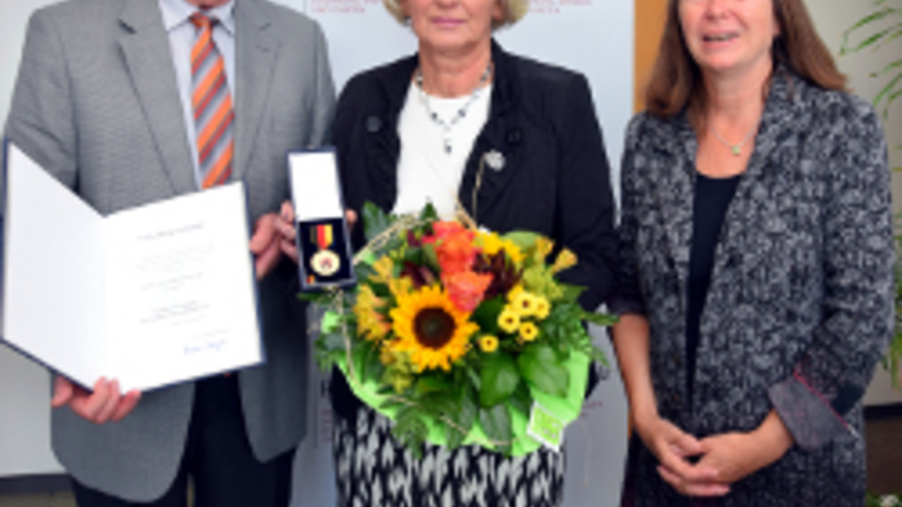 Verleihung der Verdienstmedaille des Landes an Gerlinde Frieda Gemünde Verleihung der Verdienstmedaille des Landes an Gerlinde Frieda Gemünde