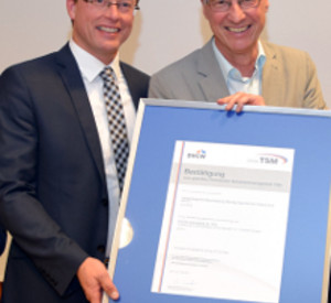 Staatssekretär Griese bei der Auszeichnung der Unternehmen